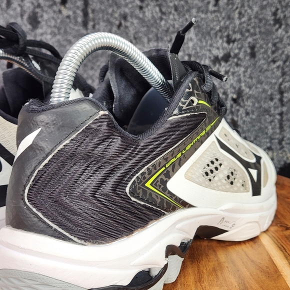 Mizuno Wave Lightning Z5 Womens Volleyball Shoe Sz 8.5 White Black 430263-0090 - Picture 10 of 16
